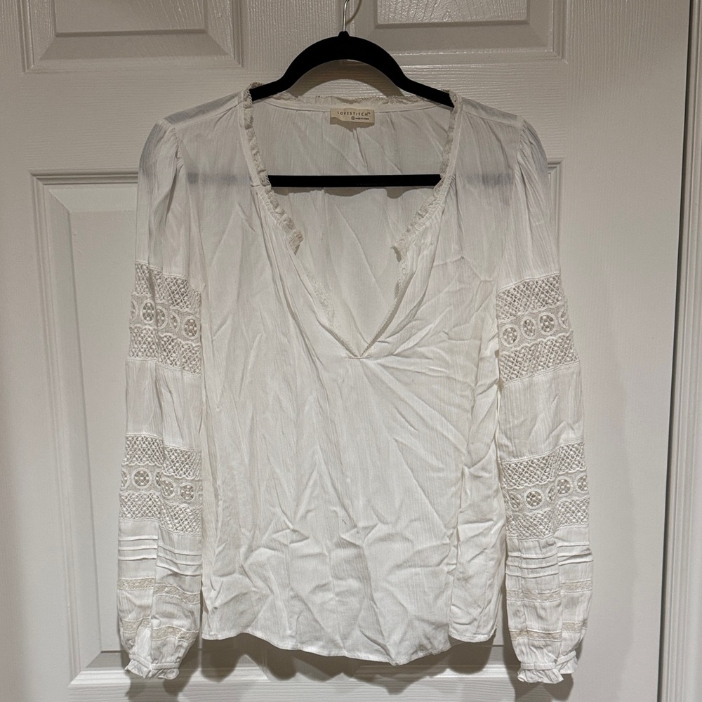 Love stitch Lace Sleeve Blouse